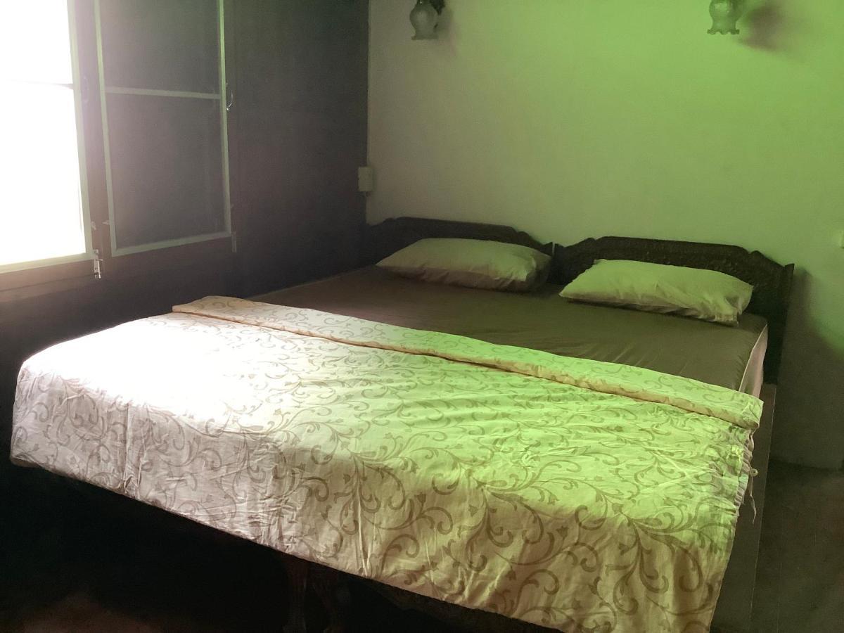 Tata Guesthouse Чиангмай Экстерьер фото