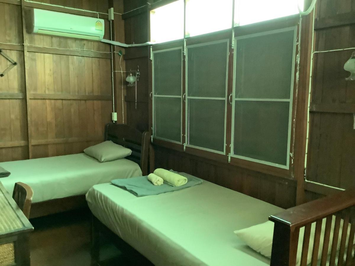 Tata Guesthouse Чиангмай Экстерьер фото