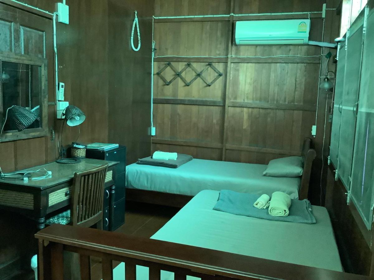 Tata Guesthouse Чиангмай Экстерьер фото