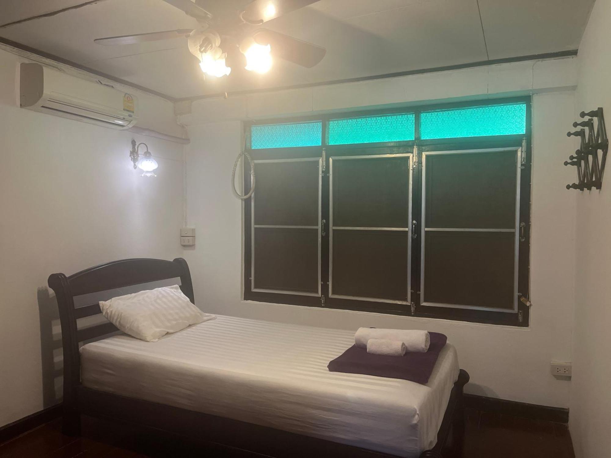 Tata Guesthouse Чиангмай Экстерьер фото
